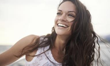 7 idées reçues sur les cheveux